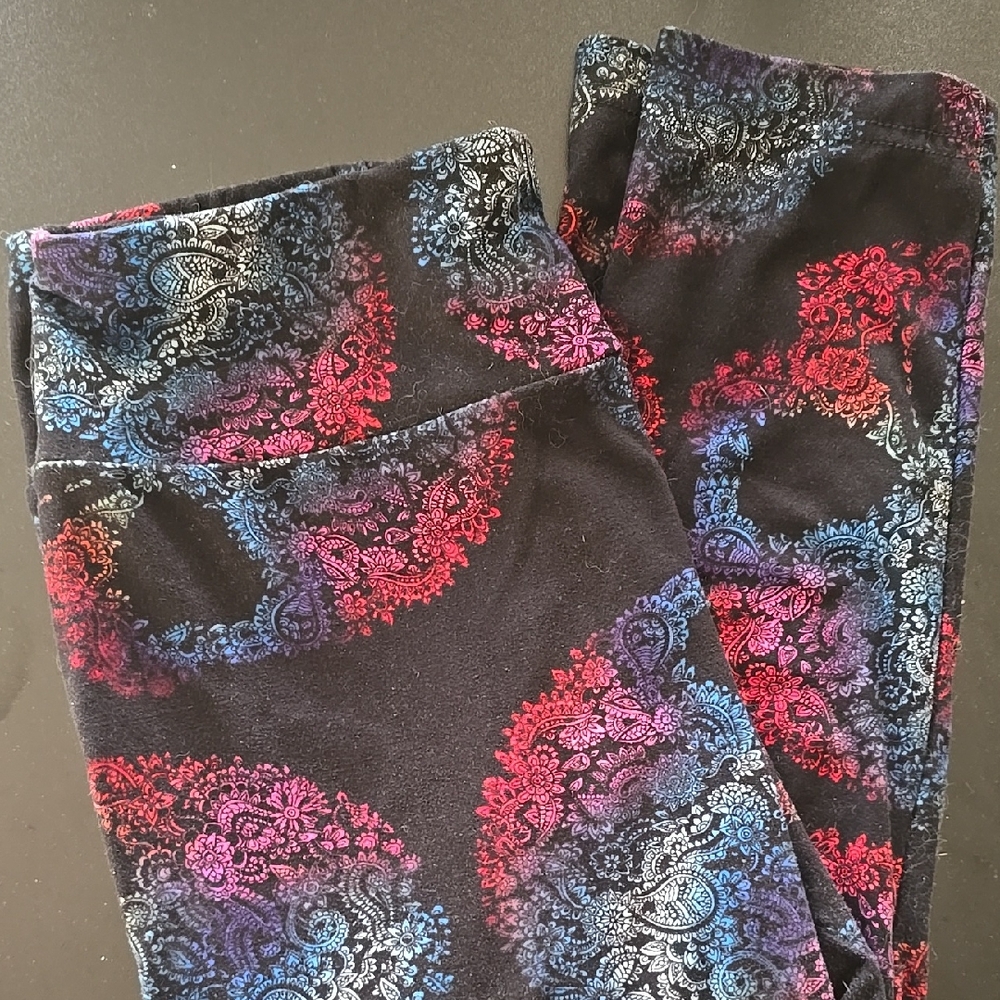Colorful Paisley Print Skull Leggings